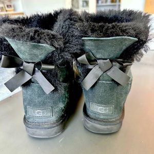 Ugg, mini Bailey bow boots size 8 black